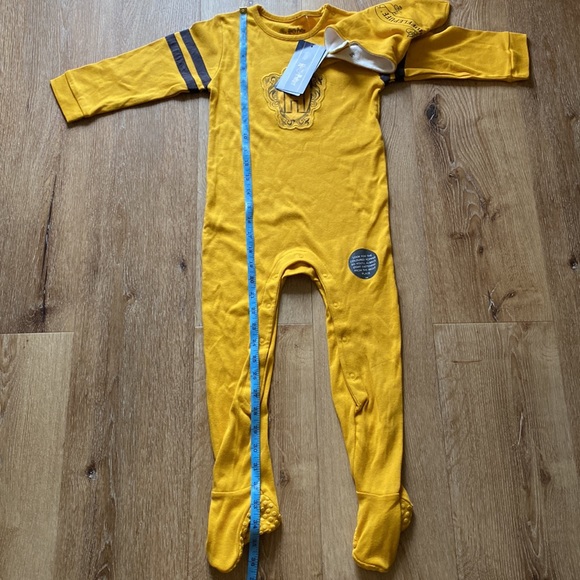 Harry Potter Hufflepuff Onesie Pajama & Bandana Set by Marks and Spencer - Picture 10 of 11